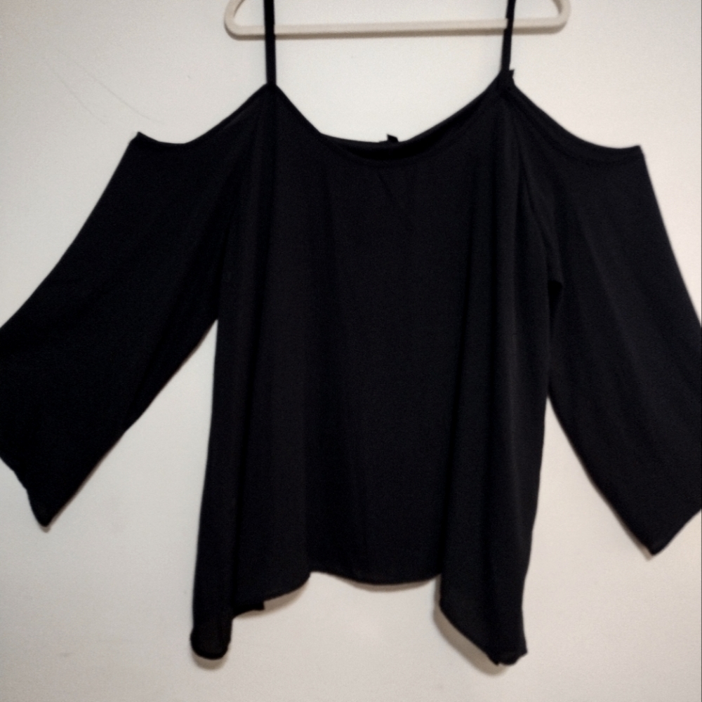 💥Torrid size 3 spaghetti strap off the shoulder flare sleeve flowy blouse💥
